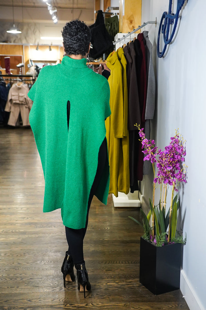 Hang Around Poncho (Green)