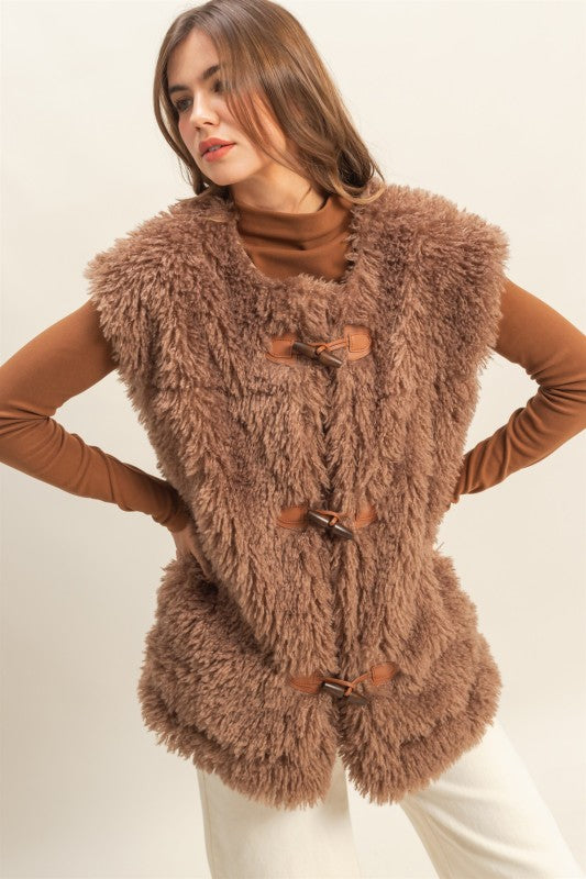 Fuzzy toggle closure Vest