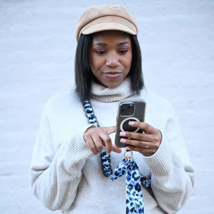 Clip &amp; Go Crossbody Coconut Scarf Phone Holder